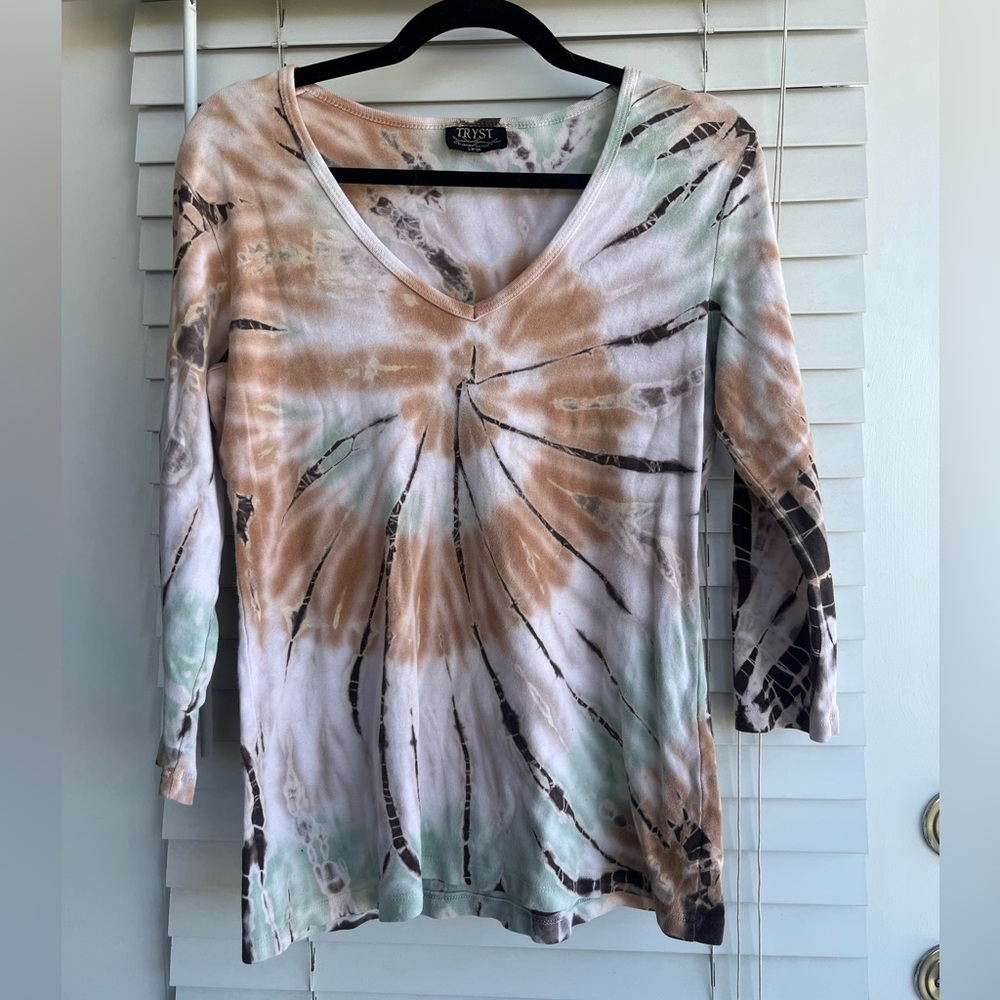 2000s y2k hippie earthy indie tie dye quarter sleeve top